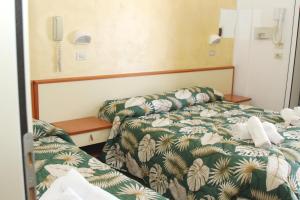 Triple Room with Balcony and Beach Access