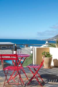 WhaleSong Apartment with sea views