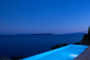 Seafront Villa Arkoudaki