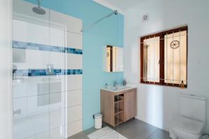 Azure Work-Friendly Coastal Stay with Views