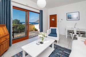 Azure Work-Friendly Coastal Stay with Views