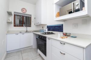 Azure Work-Friendly Coastal Stay with Views