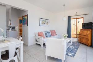 Azure Work-Friendly Coastal Stay with Views