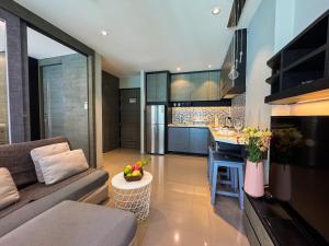 Kamala City Gate 1 Bdr Pool View