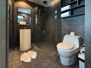 Kamala City Gate 1 Bdr Pool View