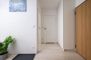 Marywilska Apartment with Garden by BookingHost