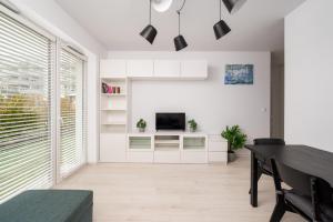 Marywilska Apartment with Garden by BookingHost