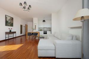Family Apartment with 2 Bedrooms on the 16th Floor in Warsaw by Noclegi Renters