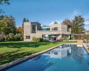 Villa Kubic with Pool - Ubytování bez kategorie ve městě Friedrichshafen