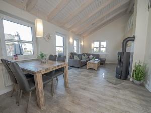 Ferienhaus Chaplin mit Kamin und eingezäuntem Garten