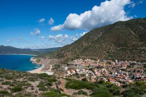 White Lion SURF & MINE GUESTHOUSE