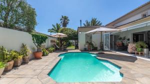 Sunsets Engina Villa, Sunset Beach