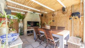 Sunsets Engina Villa, Sunset Beach