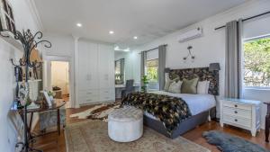 Sunsets Engina Villa, Sunset Beach