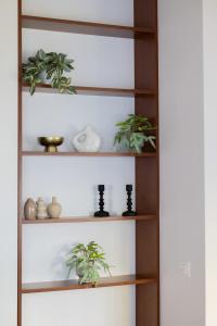 Spacious Apartment with Functional Furnishings and Two Bedrooms, Perfect for Business Trips by Noclegi Renters