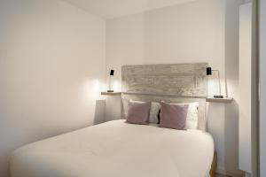 Downtown Modern Apartments by Homing