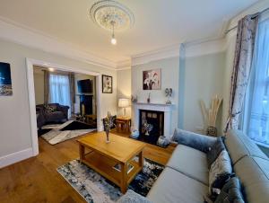 Modern and Luxurious 3-Bedroom Flat