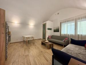 The vault of the village, 200 meters from the center and the lake