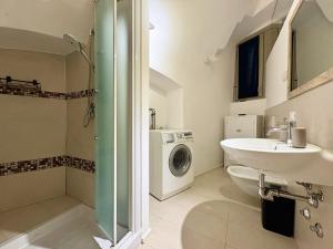 The vault of the village, 200 meters from the center and the lake