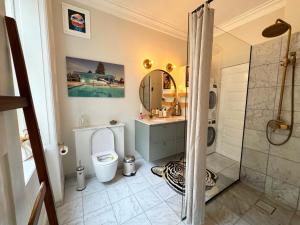 Luxury 260 sqm with 4BR overlooking Kings Garden