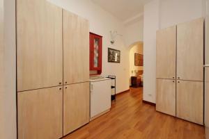 Warm, cozy apartment near the Colosseum