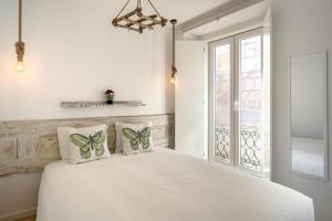 Downtown Modern Apartments by Homing