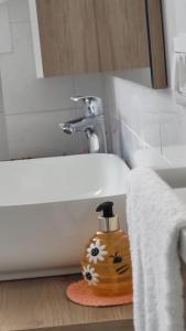 Dolce Letizia Appartamento con due camere WiFi aria condizionata vicino Careggi Meyer e università