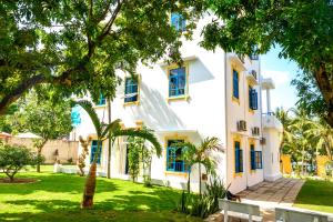 Vida Loca Sunset Beach Resort