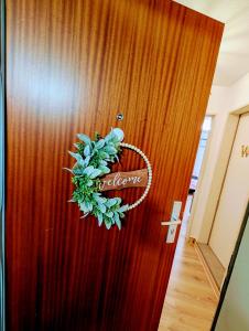 Apartment with AC, full kitchen, self check in, parking, 8 min to SAP campus, Wi Fi