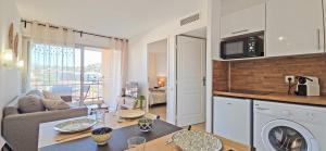 LX176 Balcon piscine Parking 5 min de la plage