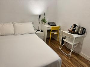 Habitacion sencilla en piso hogareño