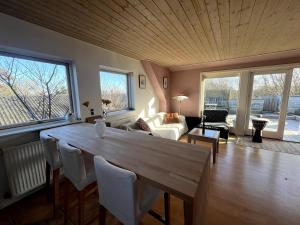 Entire Apartment with 2 Bedrooms and Private Patio