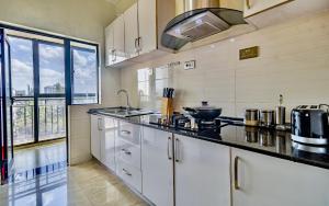 Modern Executive Apartment near Yaya centre