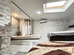 Stone City Apartment in Park Zone