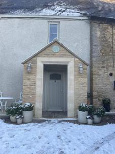Cottage on high street, own parking and EV charger