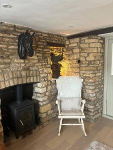 Cottage on high street, own parking and EV charger