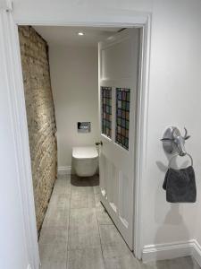 Cottage on high street, own parking and EV charger