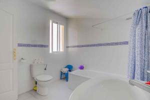 3 Bed Apartment Sleeps 5 - 2 Pools - Smart Tv