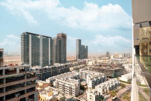 Deluxe Binghatti JVC Suites by Hostiva - City View