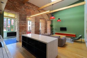 Unique Designer Loft with Mezzanine Bedroom - Wehost