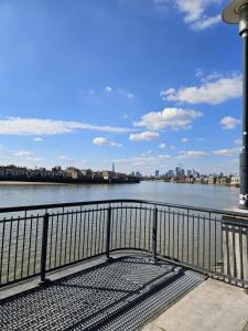 Riverside Limehouse Apt near Canary Wharf & City