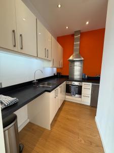 Riverside Limehouse Apt near Canary Wharf & City