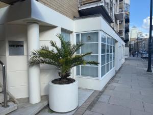 Riverside Limehouse Apt near Canary Wharf & City