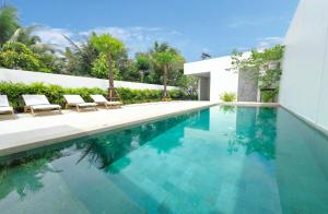 Phuket Luxury Pool Villa - Christina