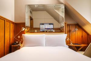 Kaya Great Northern Hotel, London