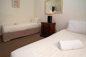 Beautiful 2 Bed 2 Bath in the Heart of Sea Point