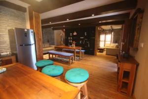 Mahakaruna mountain villa, peaceful family retreat with Himalayan views and Private Cook