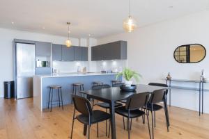 Luxury 2 Bed in Sea Point -2 mins from Promenade