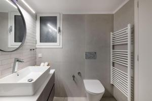 Family-Friendly Thisseio Retreat Near Acropolis