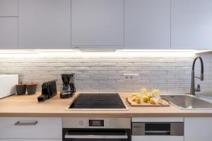 Family-Friendly Thisseio Retreat Near Acropolis